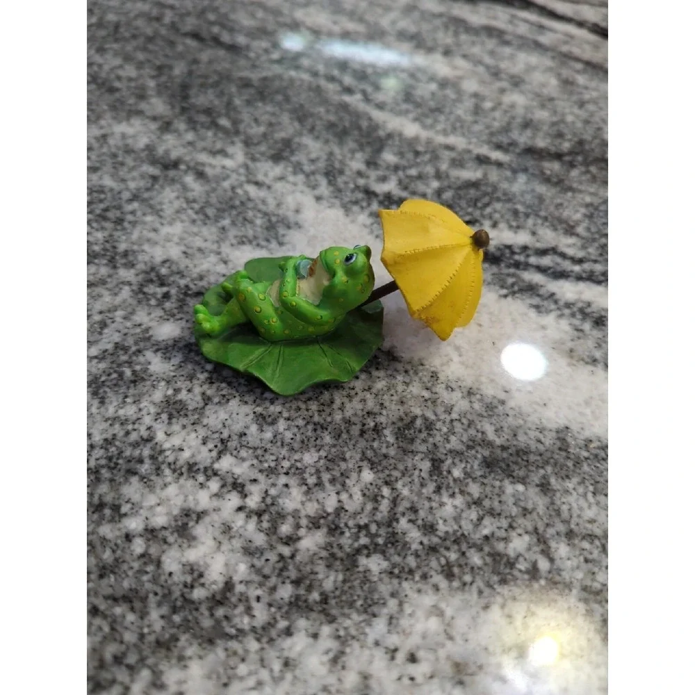 The Hip-Hops Fantasy Island Hopper by Russ Berrie & Co Frogs Figurine